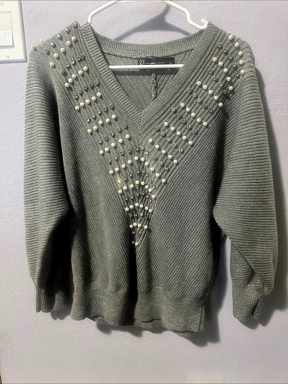 NY&C Beaded V-Neck Sweater in Gray Large Like New